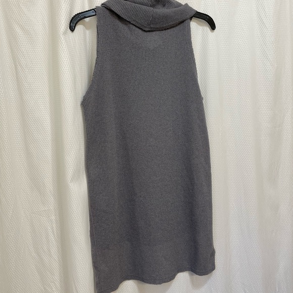 NWT ASTR The Label Small Waffle Knit Gray Turtle Neck High Low Hem Tank - Picture 7 of 10